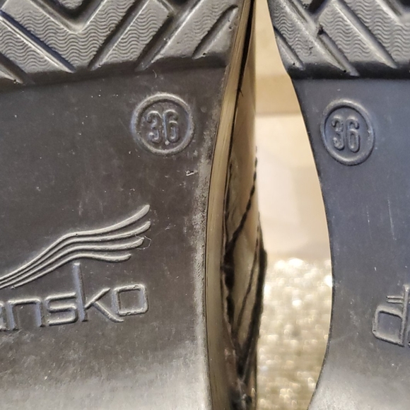 SOLD!! DANSKO Croc Print Patent Clogs - Size 36 - Picture 9 of 9